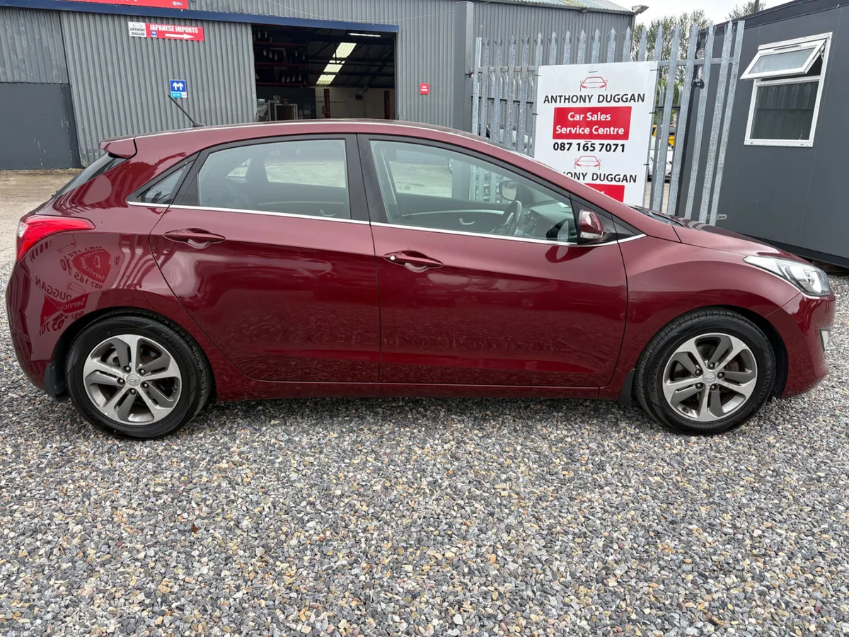 Hyundai i30 Deluxe 1.6 Diesel - Image 2
