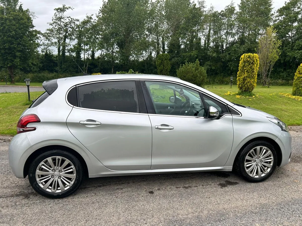 Peugeot 208 - Image 4