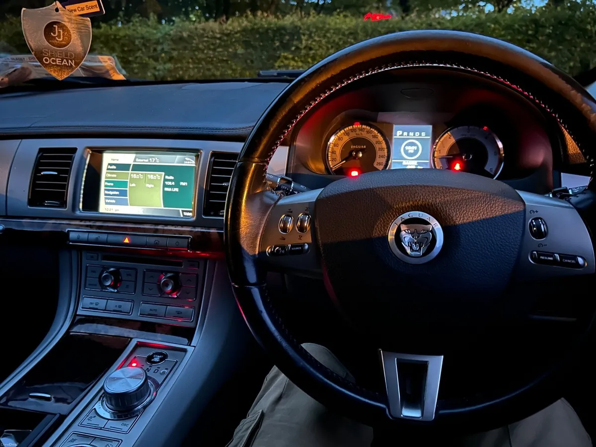 Jaguar XF 2011 - Image 4