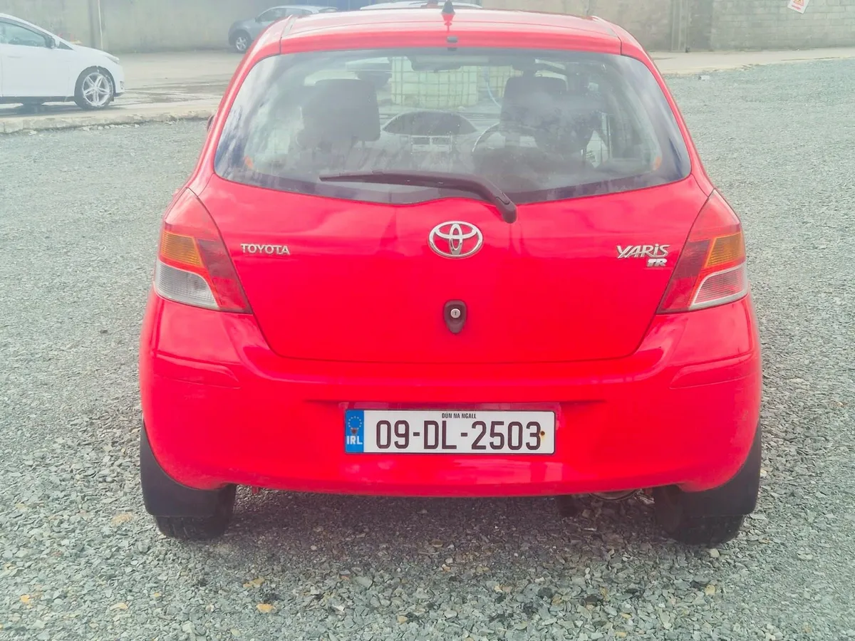 Low miles 2009Toyota Yaris 1.3 petrol manual - Image 6
