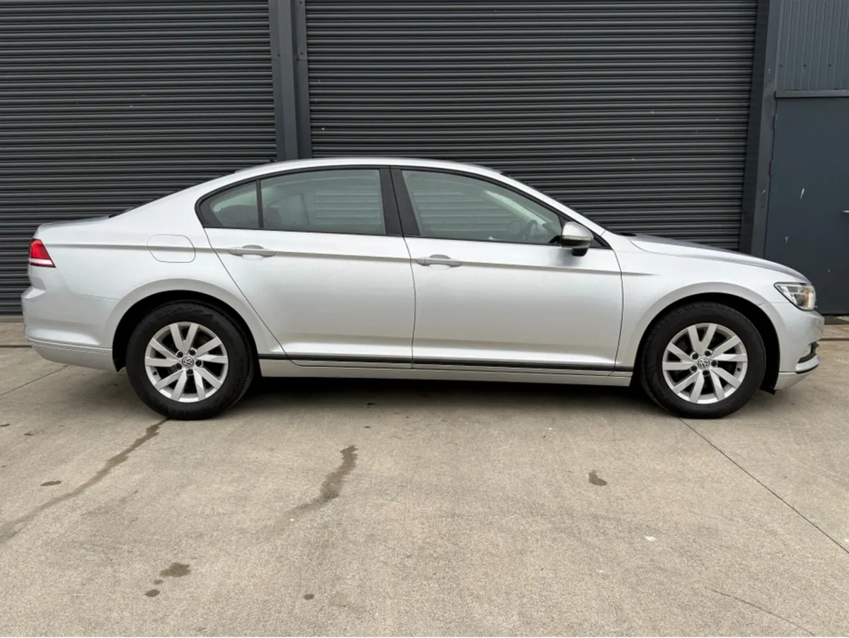 Volkswagen Passat 2.0 TDI  BLUEMOTION 150PS 4DR - Image 3
