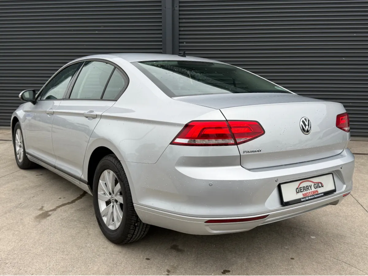 Volkswagen Passat 2.0 TDI  BLUEMOTION 150PS 4DR - Image 4