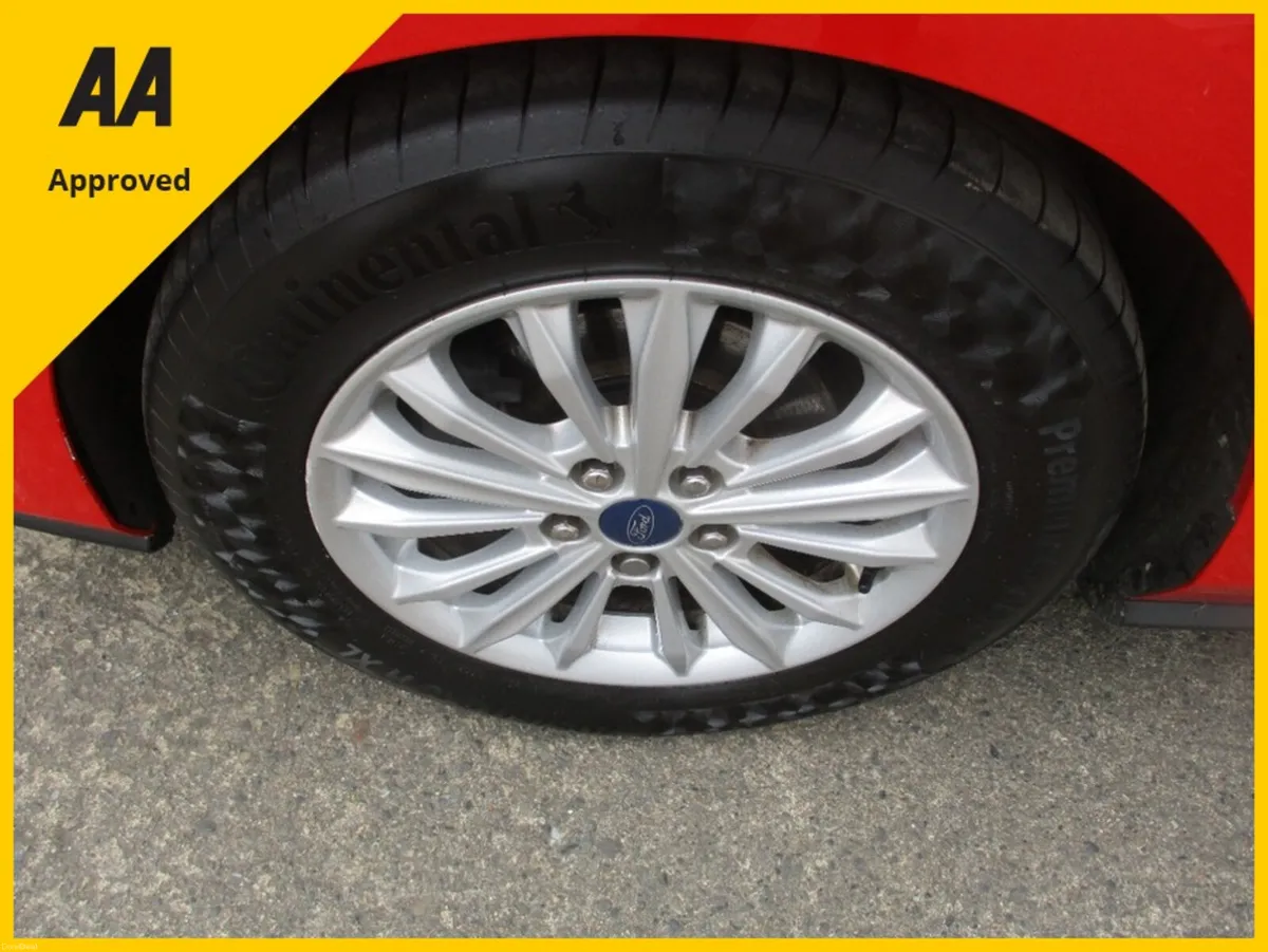 Ford Focus 1.5 TDCI TITANIUM 120PS - Image 5