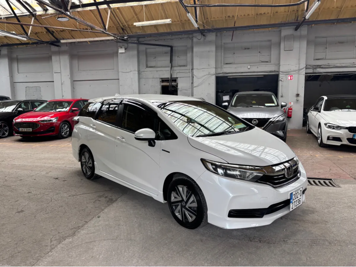 Honda Shuttle Self Charging Hybrid 5DR AUTO - Image 1