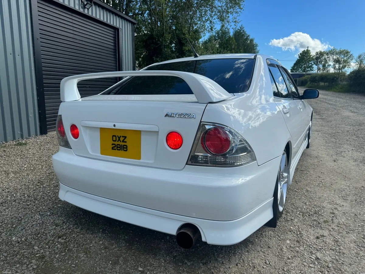 1999 Toyota Altezza - Image 5