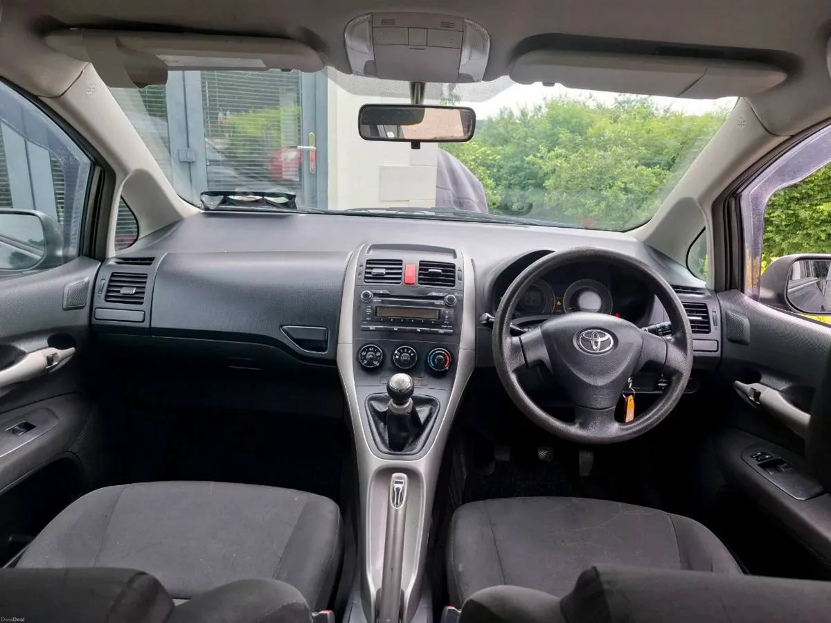 Toyota Auris Terra 1.4 - Image 2