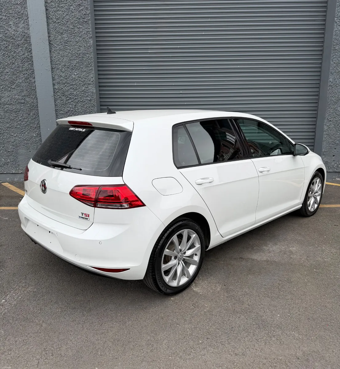 Volkswagen Golf 2016 HIGHLINE Pearl White - Image 2