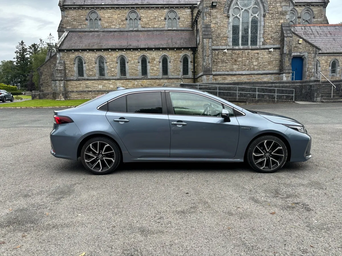Toyota Corolla 1.8 Petrol Hybrid Automatic 2021 - Image 4