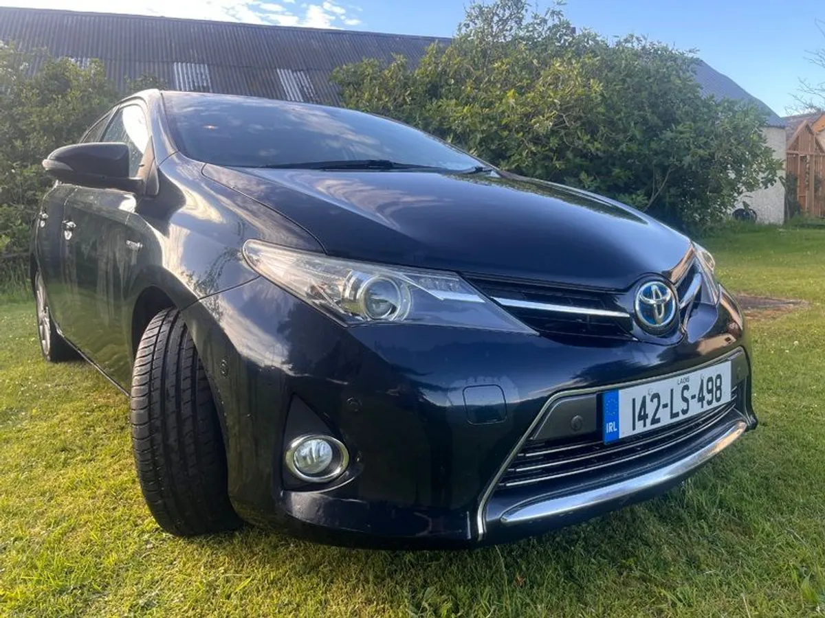 2014 Toyota Auris Hybrid - Image 2