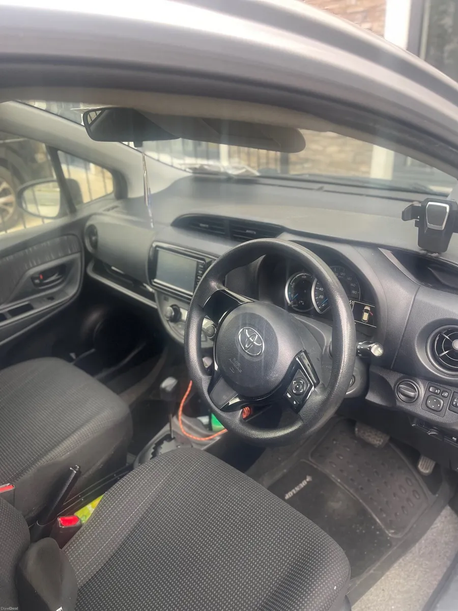 Toyota Vitz 2017 - Image 4
