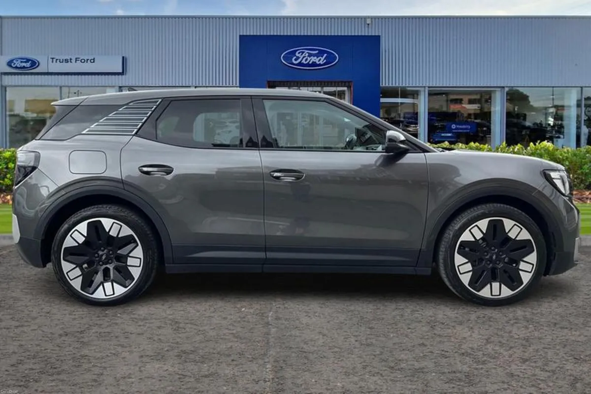 Ford Explorer Extended Range 77kWh Premium SUV 5dr - Image 3