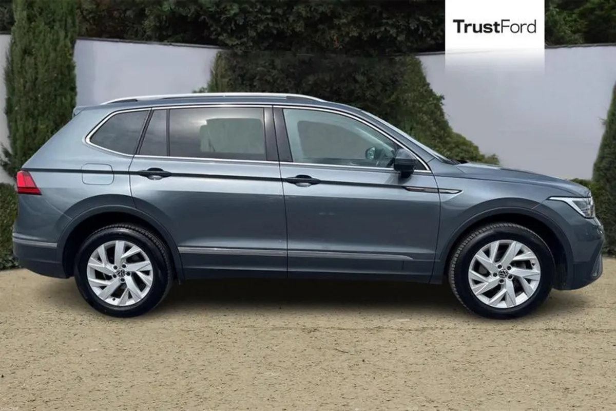 Volkswagen Tiguan Allspace Life - Image 3