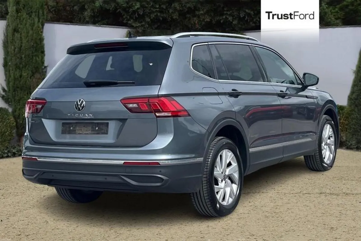 Volkswagen Tiguan Allspace Life - Image 4