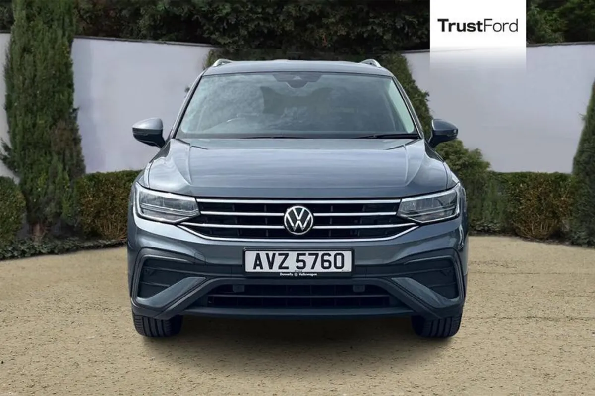 Volkswagen Tiguan Allspace 1.5 TSI Life 5dr DSG ** - Image 6