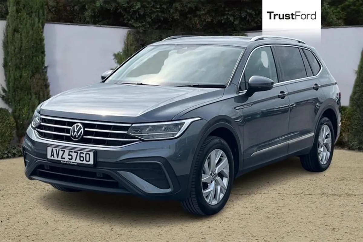 Volkswagen Tiguan Allspace 1.5 TSI Life 5dr DSG ** - Image 5