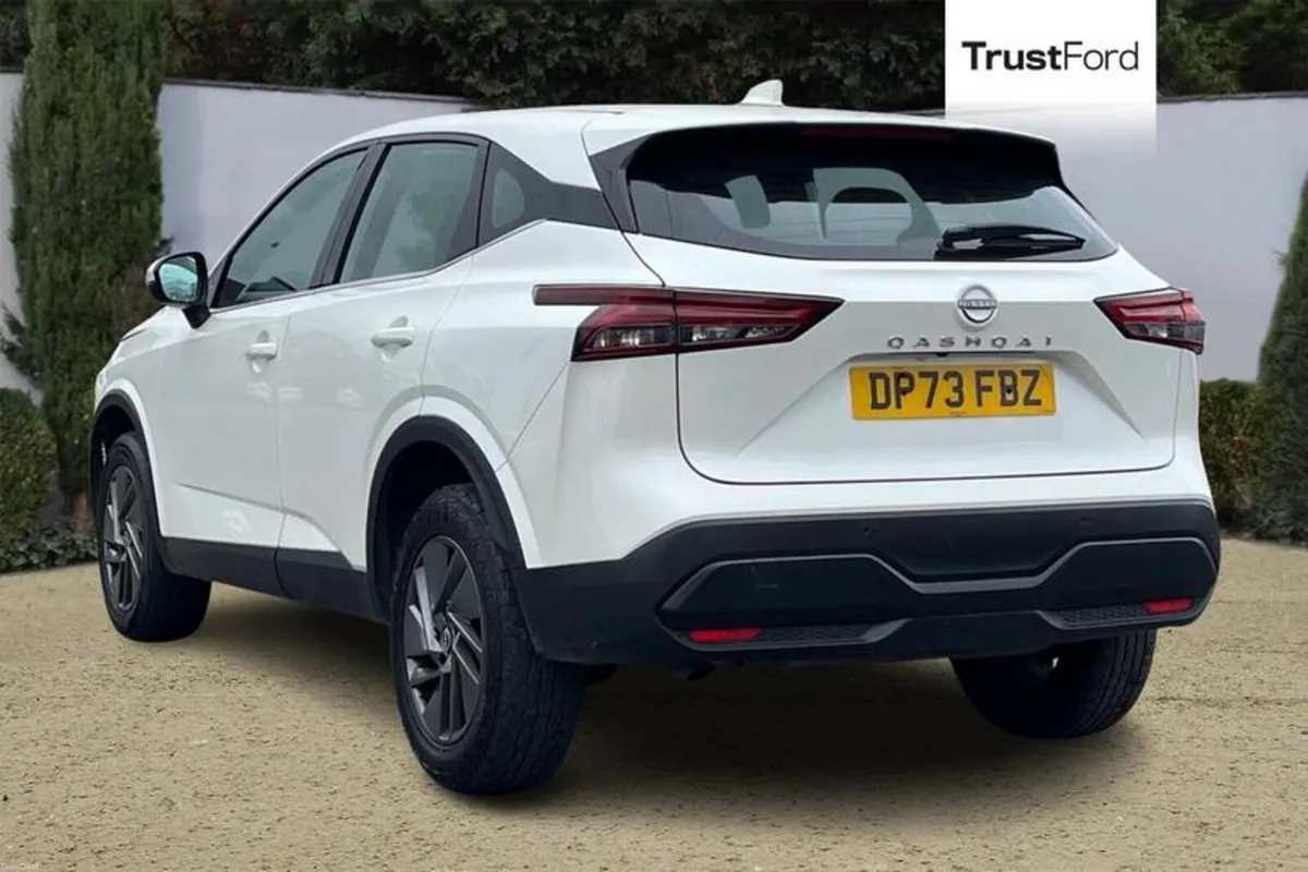 Nissan Qashqai Acenta Premium - Image 2