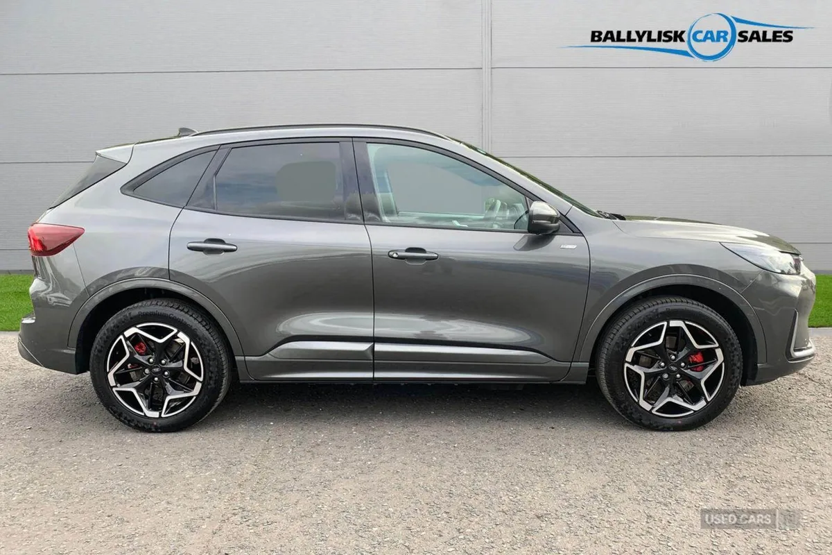 Ford Kuga 2.5 Duratec PHEV ST-Line X in Magnetic G - Image 3