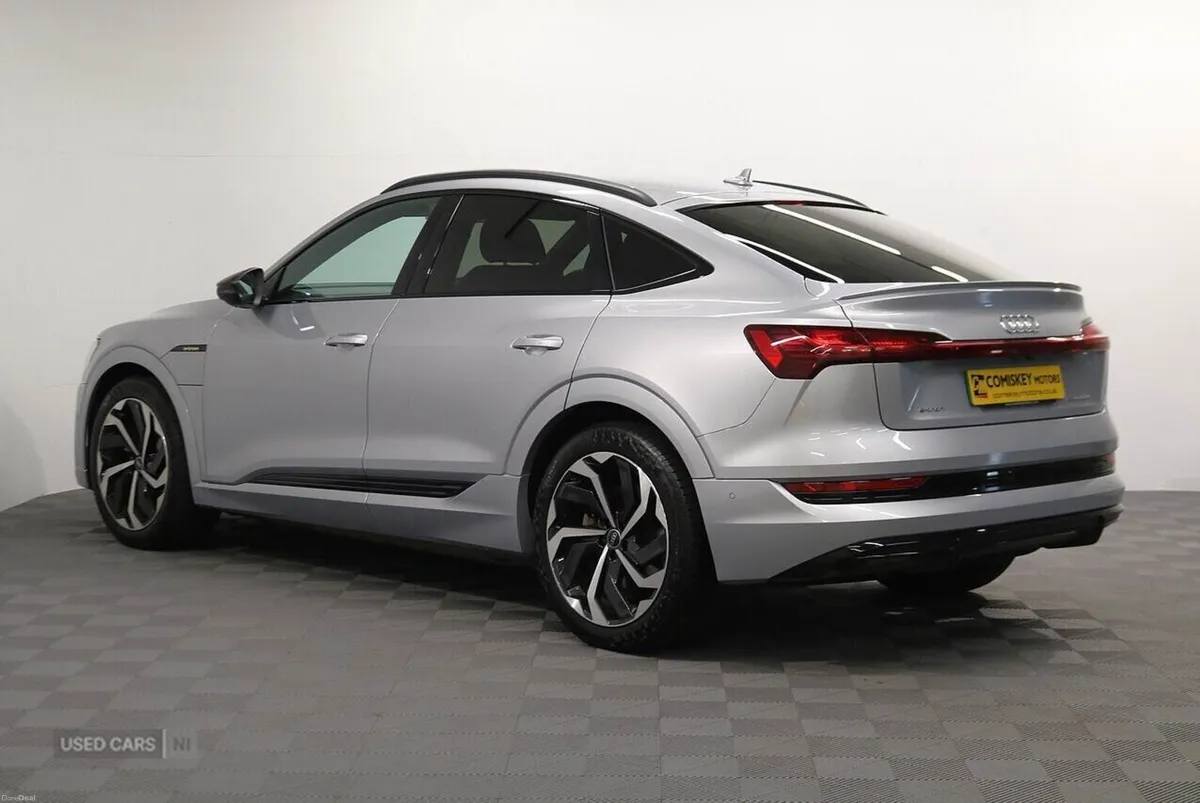 Audi e-tron Black Edition - Image 4