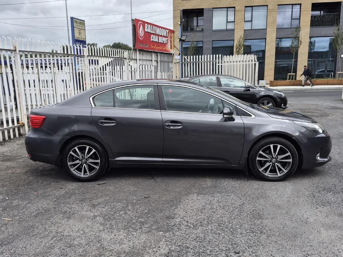 Toyota Avensis 2012 - Image 2