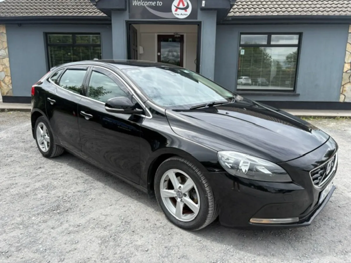 Volvo V40 2013 - Image 2