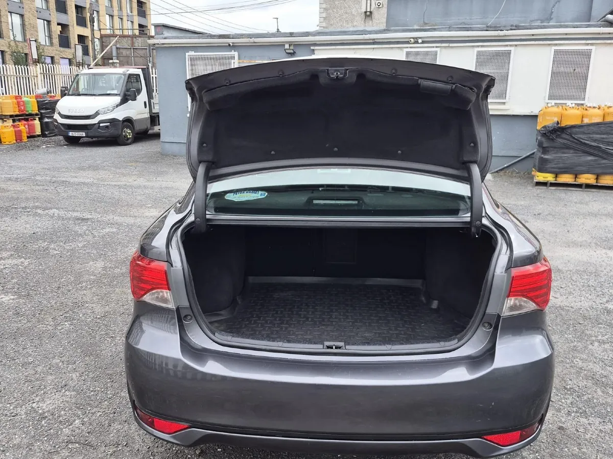 Toyota Avensis 2012 - Image 5