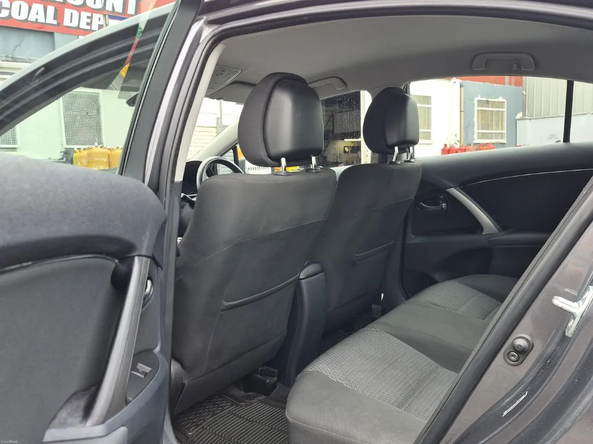 Toyota Avensis 2012 - Image 6