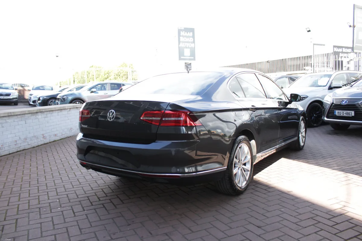 2018 VOLKSWAGEN PASSAT 2.0D 4DR SALOON AUTO - Image 4