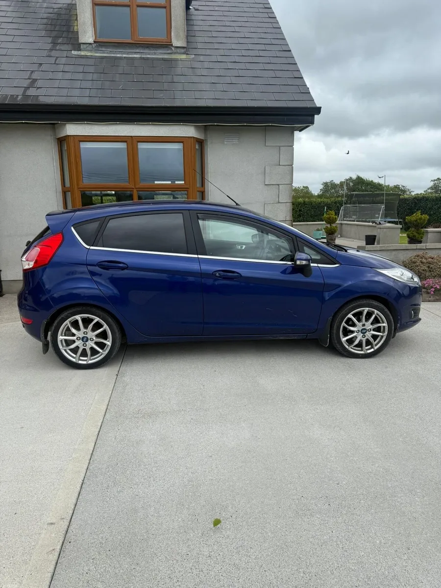 Ford fiesta *high spec* - Image 3
