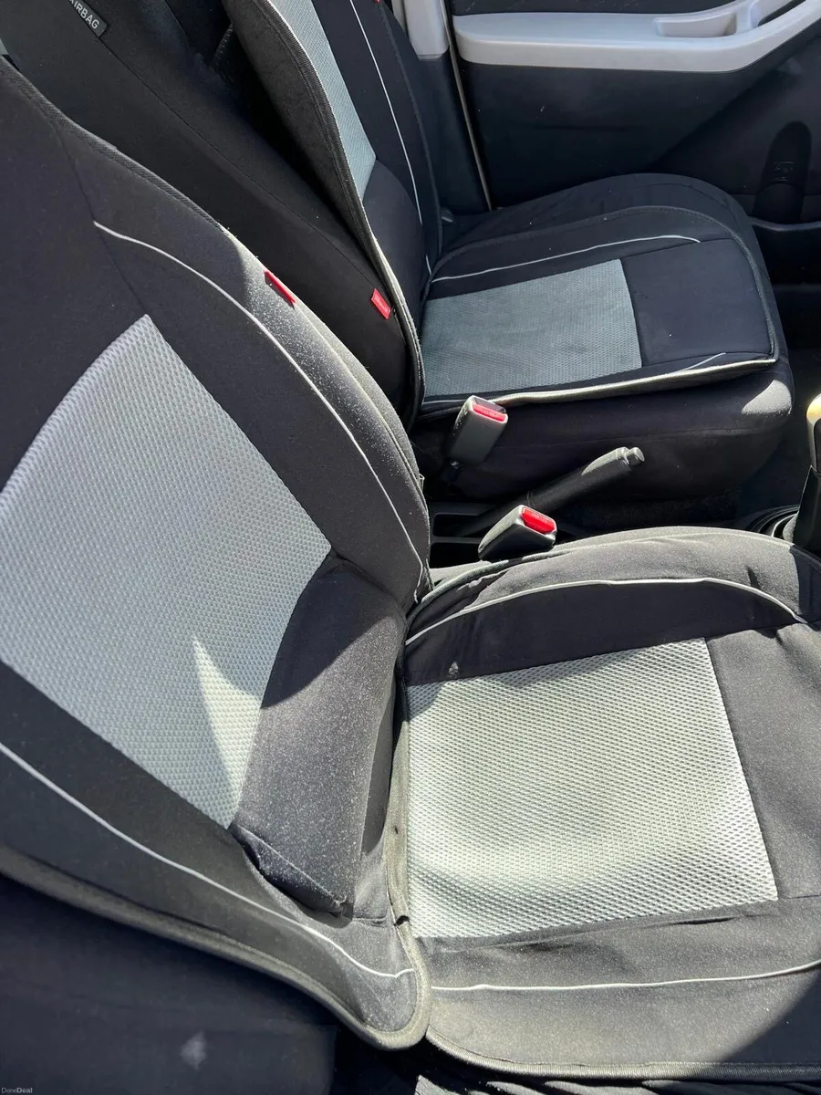 Toyota yaris 2006 - Image 2