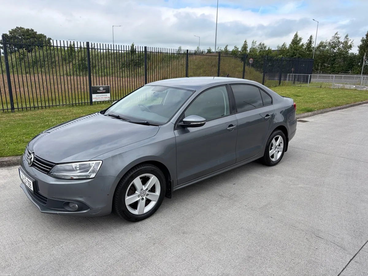 2013 Volkswagen Jetta - Image 3