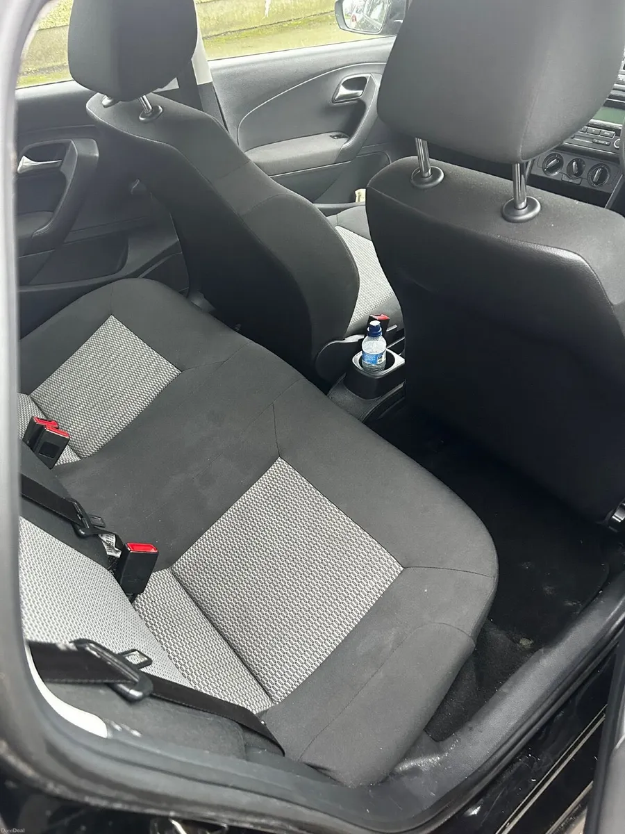 Volkswagen Polo 2011 - Image 2