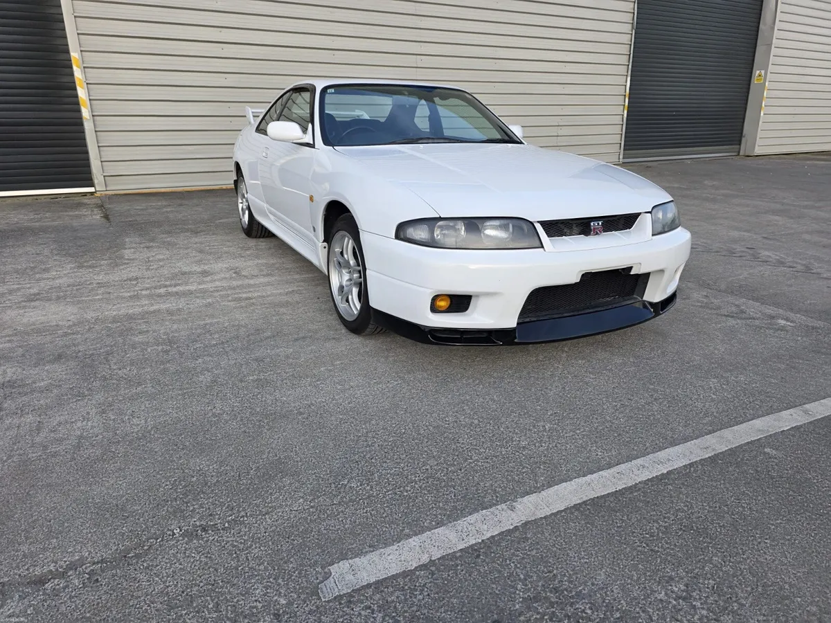 1995 Nissan Skyline GT-R - Image 3