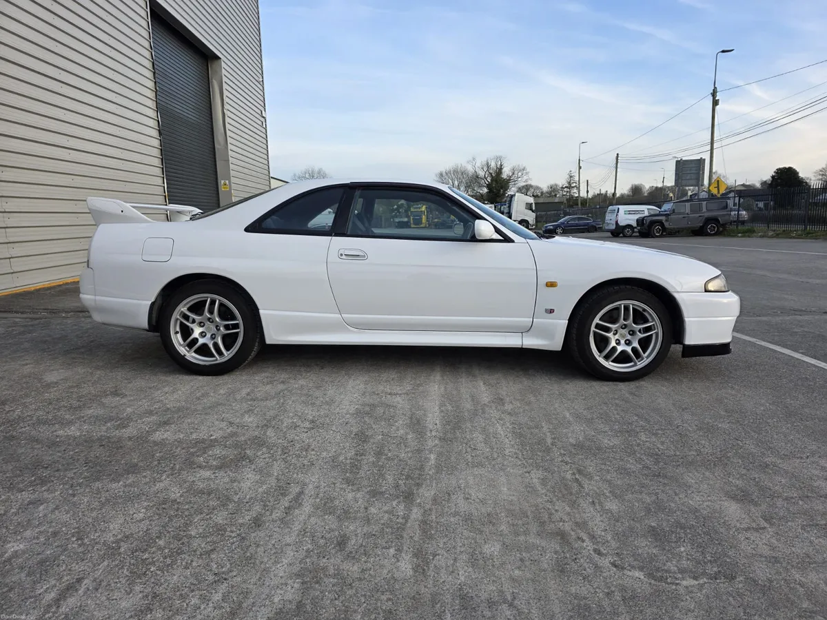 1995 Nissan Skyline GT-R - Image 5