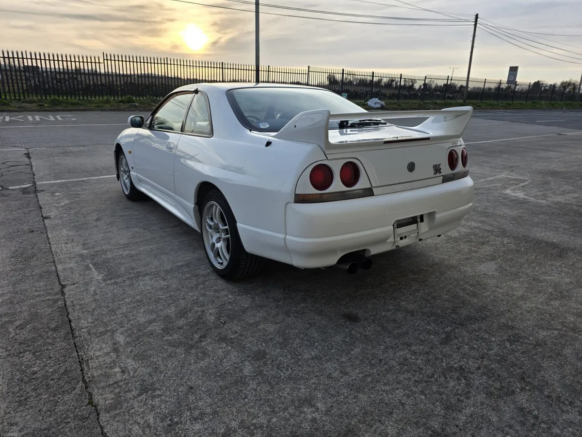 1995 Nissan Skyline GT-R - Image 4
