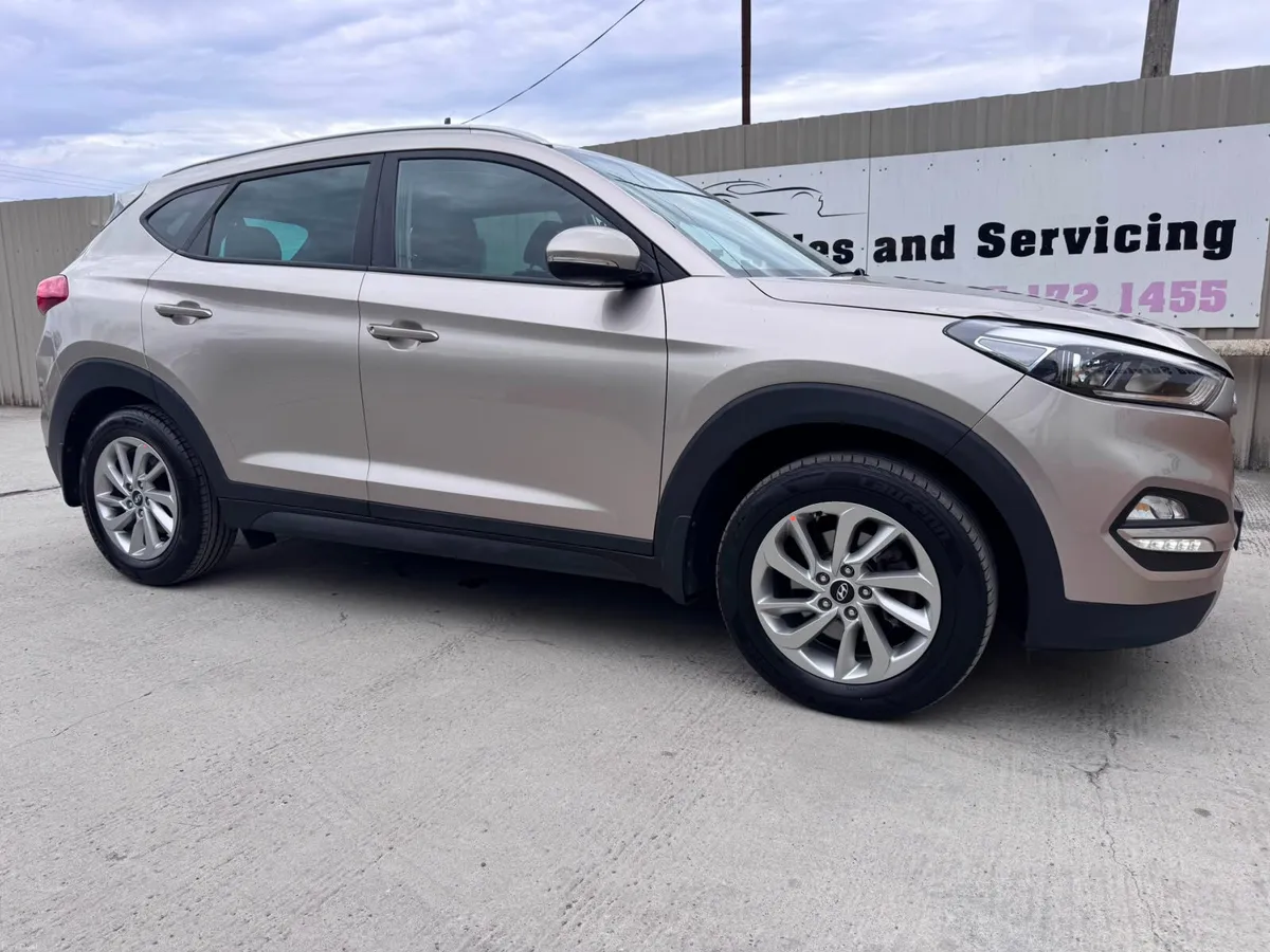 172 Hyundai Tucson 1.7D EXECUTIVE Warranty - Image 4