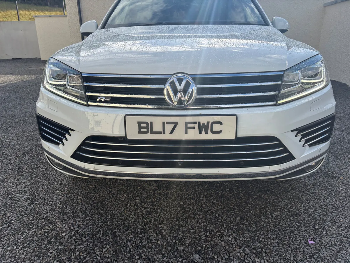 2017 Volkswagen Touareg 2017 R-Line - Image 2