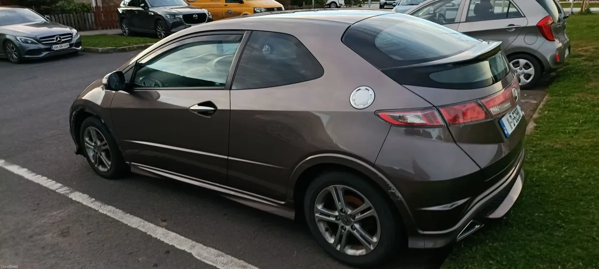 Honda Civic 2011 - Image 2