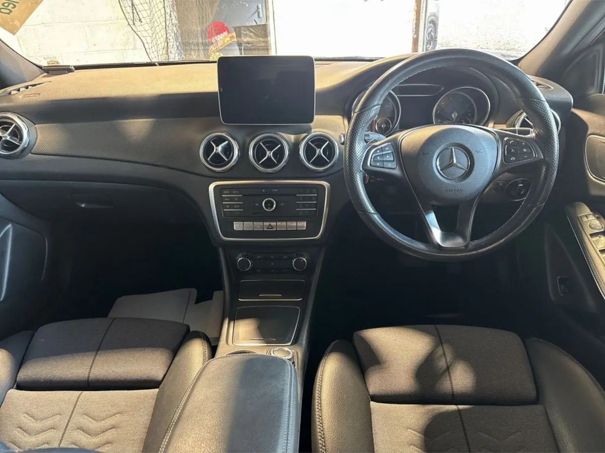 Mercedes-Benz GLA GLA 180 STYLE - Image 4