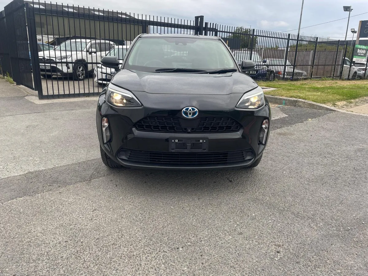 TOYOTA YARIS CROSS, 1.5 HYBRID AUTO LOW KMS - Image 2