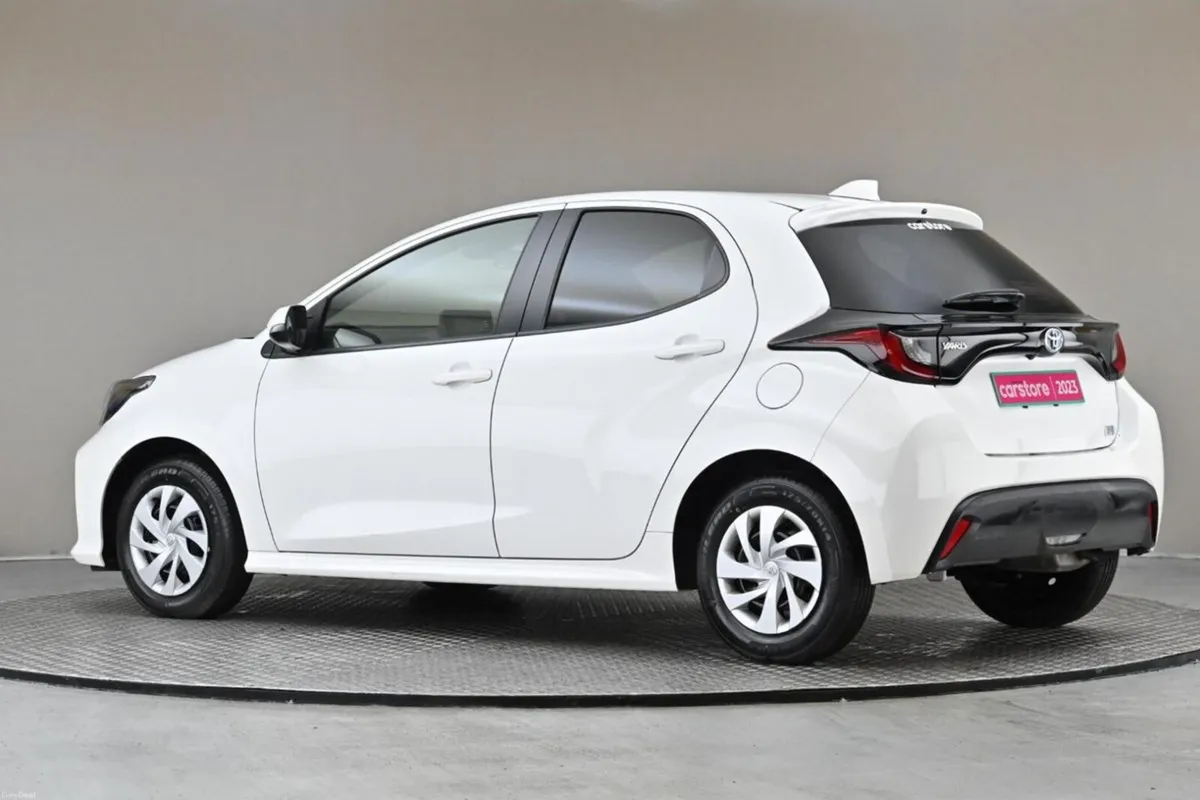 Toyota Yaris 1.5 PETROL HYBRID **REVERSE CAM** - Image 6