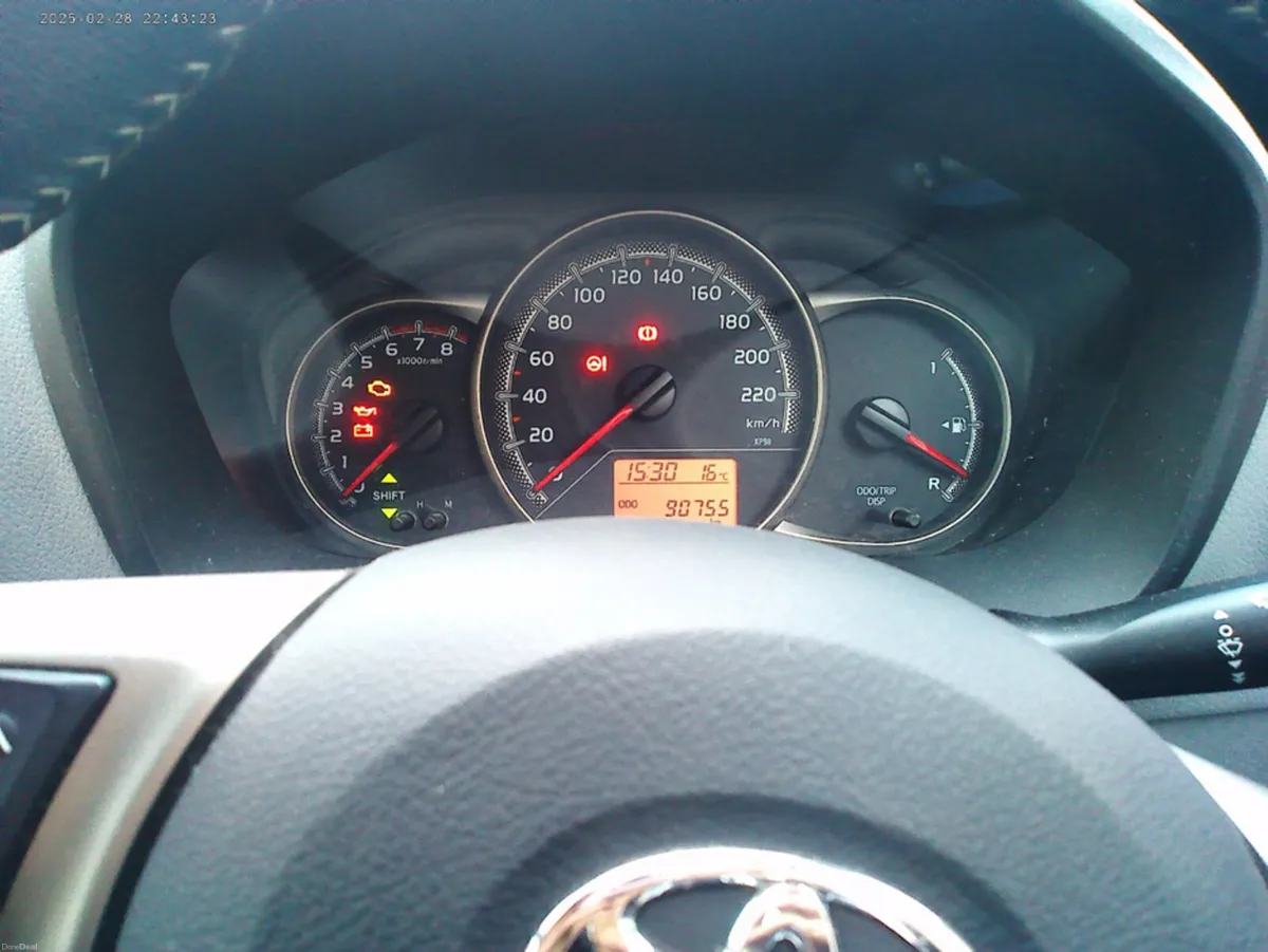 Toyota Yaris 1.0 LUNA MC 4DR - Image 2