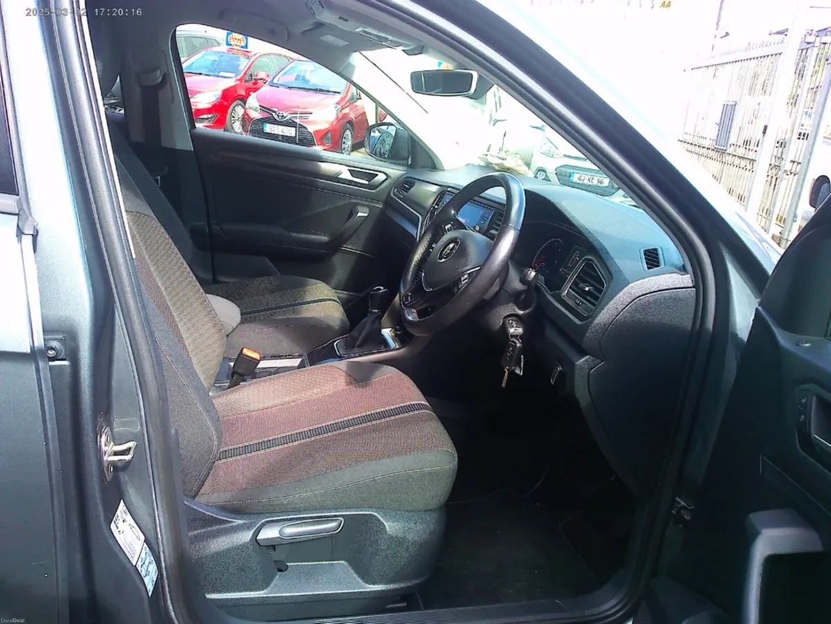 Volkswagen T-Roc DESIGN 1.6 TDI MANUAL 6SPEED FWD - Image 3