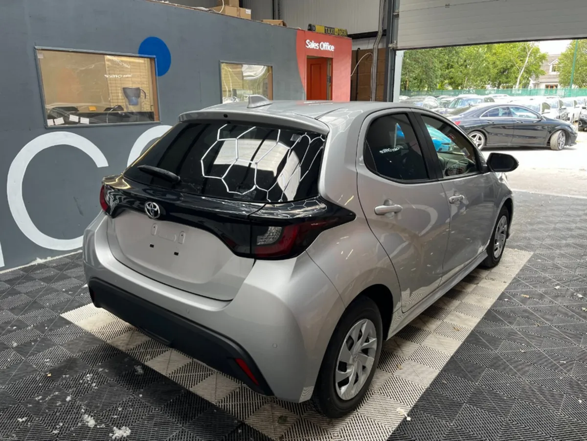 Toyota Yaris 2022 TOYOTA YARIS X 1.0 AUTOMATIC / P - Image 2