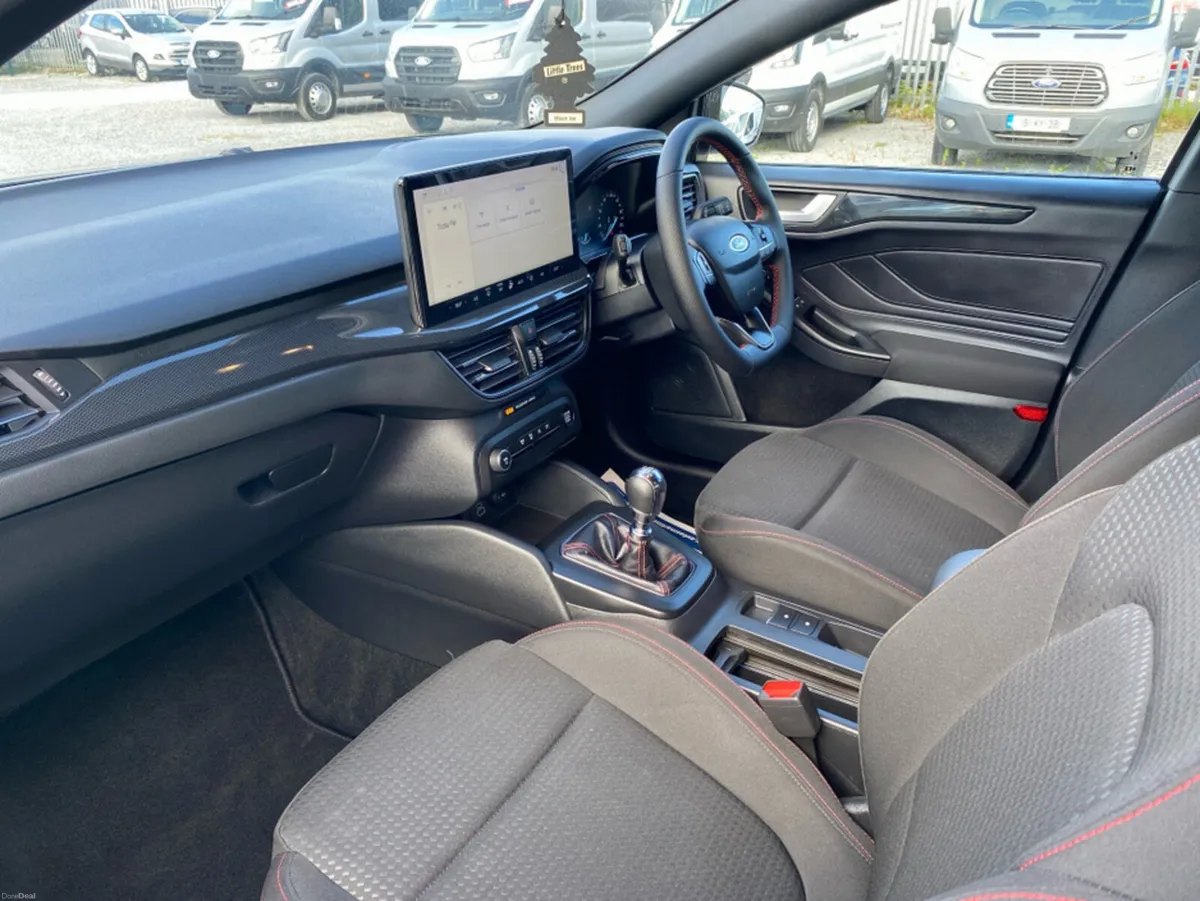 Ford Focus ST-LINE 1.0T 125 M6 FWD 4DR - Image 3