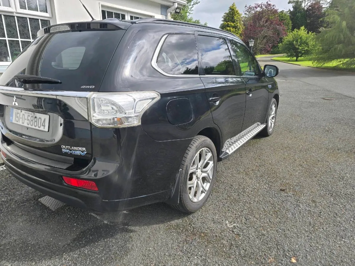 Mitsubishi Outlander PHEV - Image 2