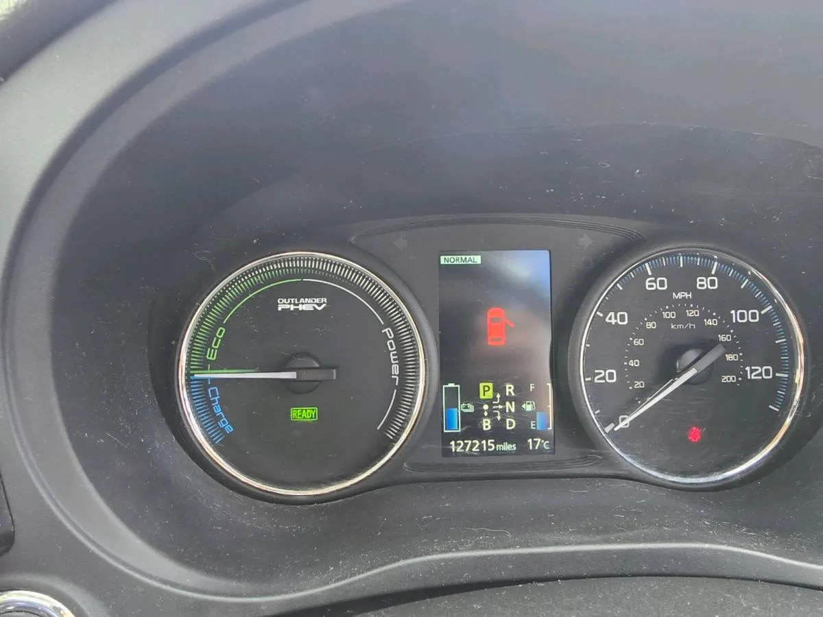 Mitsubishi Outlander PHEV - Image 4