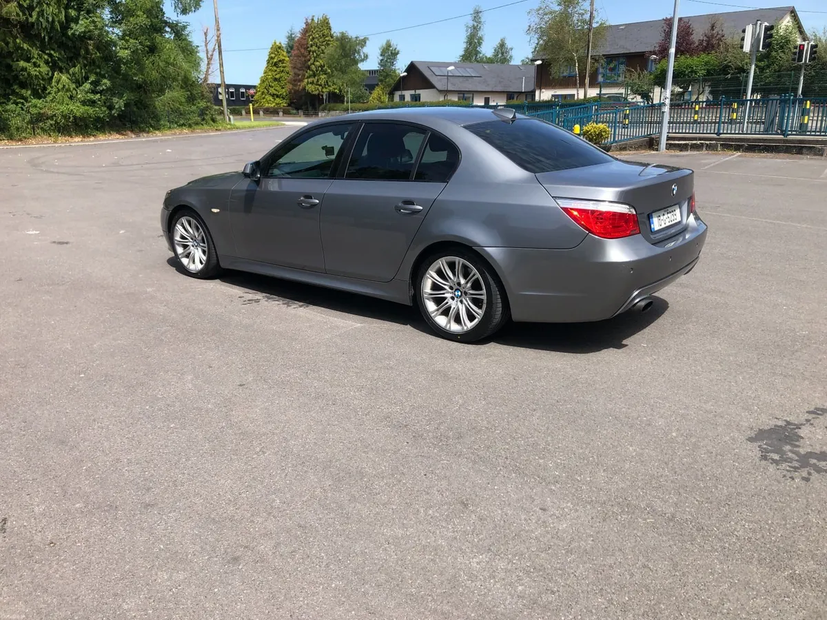 BMW 5-Series 2010 - Image 4