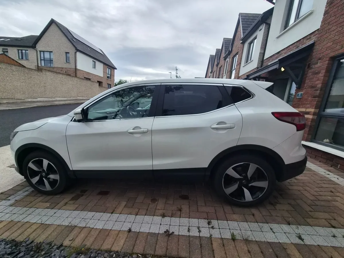 Nissan Qashqai 2015 - Image 1