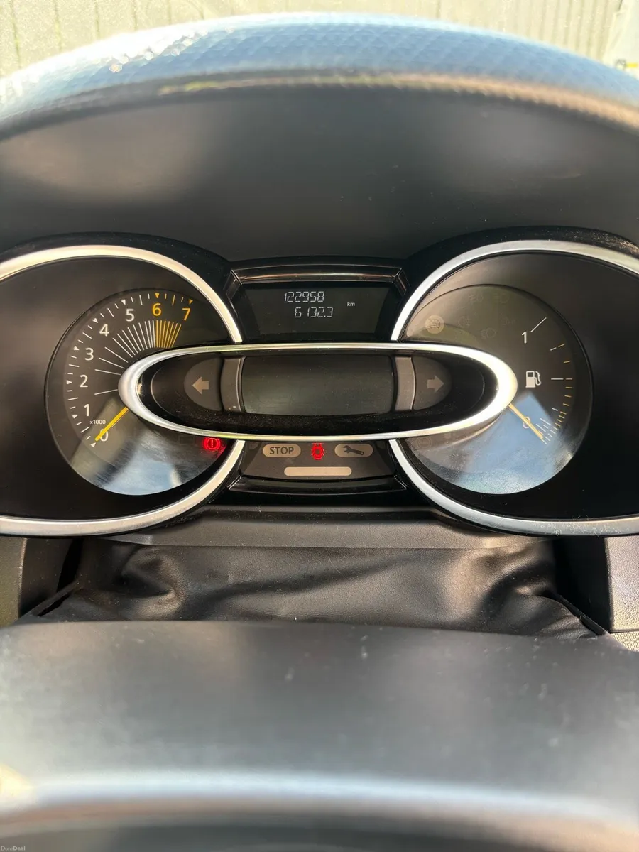 2016 Renault Clio IV Dynamique NAV 1.2 - Image 2