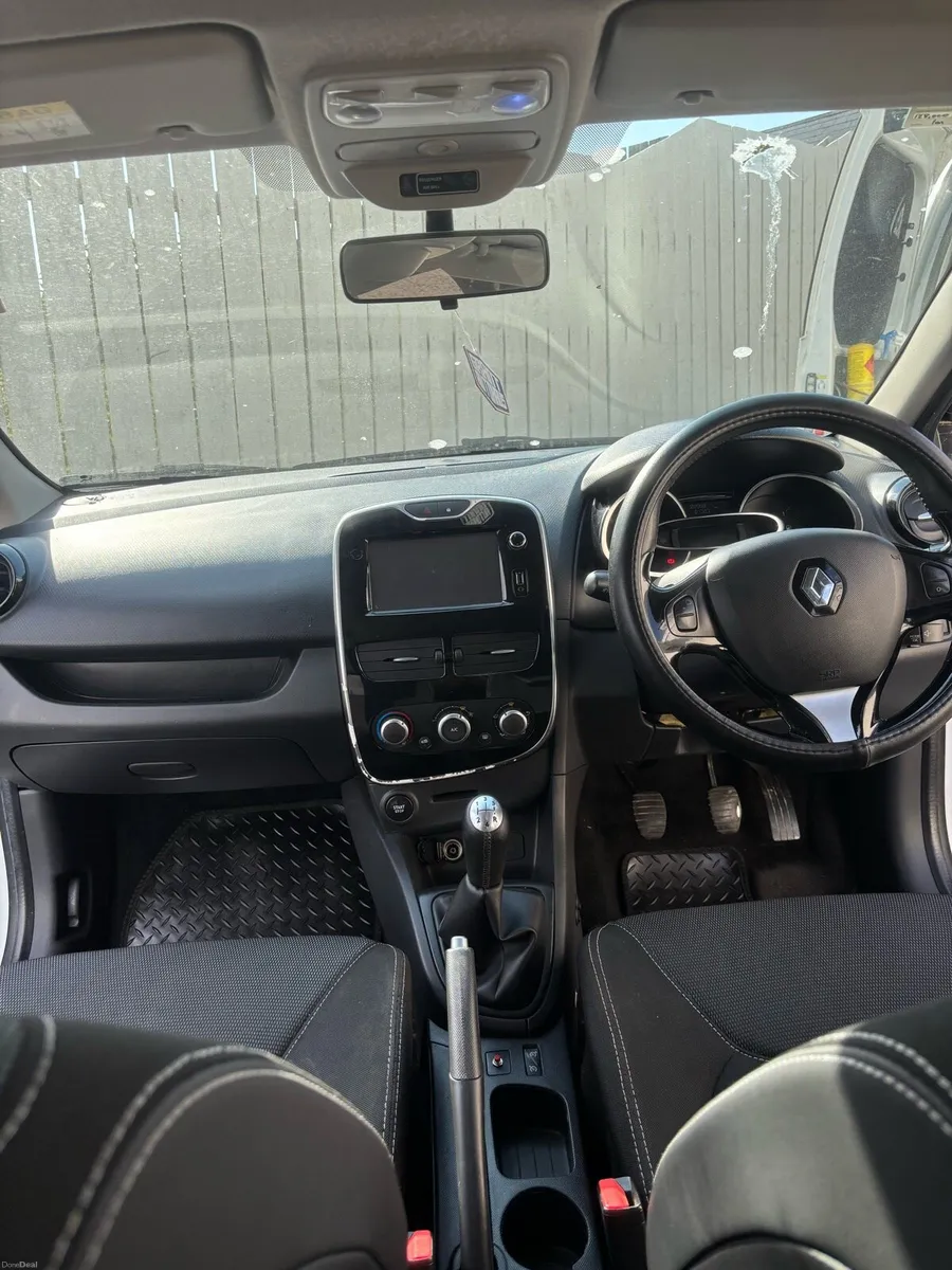 2016 Renault Clio IV Dynamique NAV 1.2 - Image 3